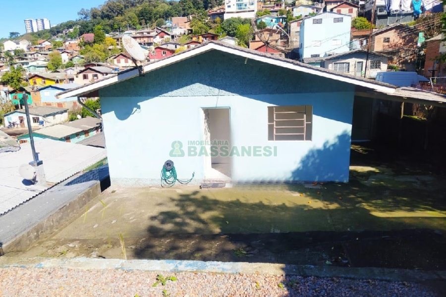 Casa com 113m², 3 dormitórios, 2 vagas, no bairro Planalto em Caxias do Sul para Comprar
