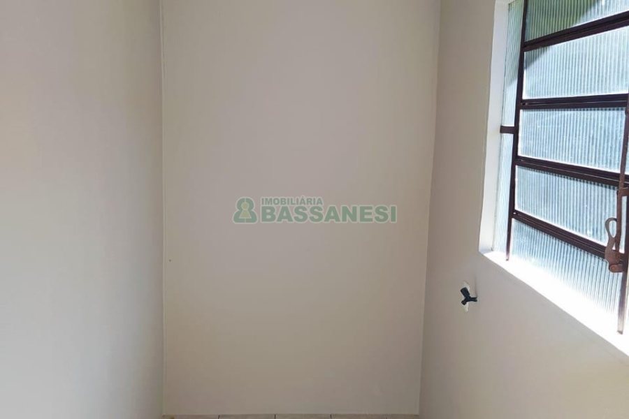 Casa com 113m², 3 dormitórios, 2 vagas, no bairro Planalto em Caxias do Sul para Comprar