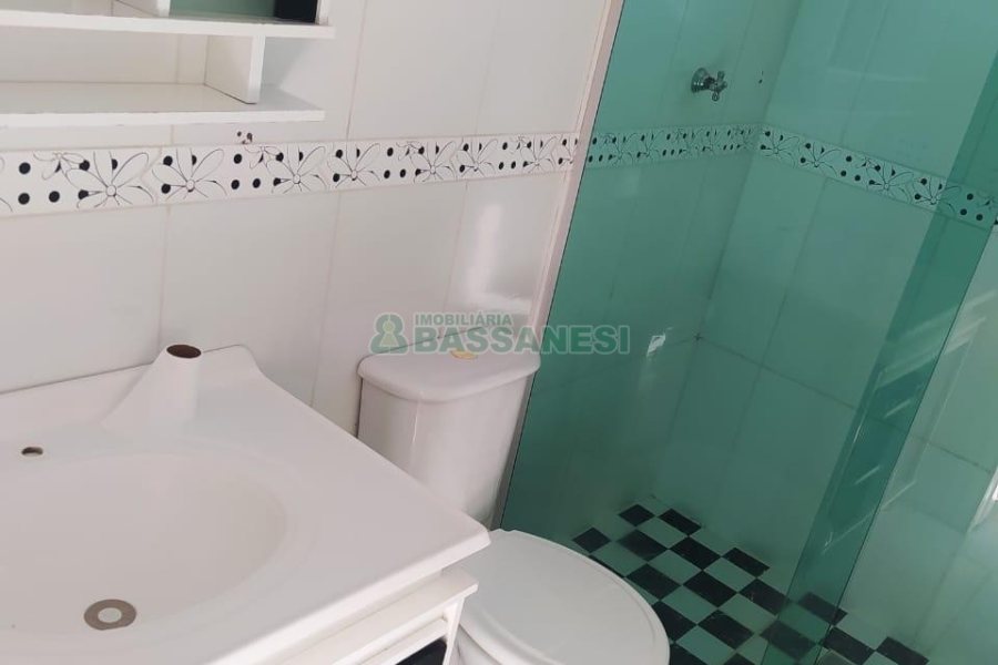 Casa com 113m², 3 dormitórios, 2 vagas, no bairro Planalto em Caxias do Sul para Comprar