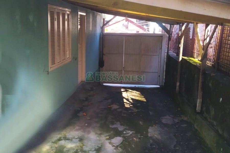 Casa com 113m², 3 dormitórios, 2 vagas, no bairro Planalto em Caxias do Sul para Comprar