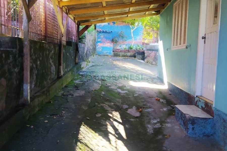 Casa com 113m², 3 dormitórios, 2 vagas, no bairro Planalto em Caxias do Sul para Comprar