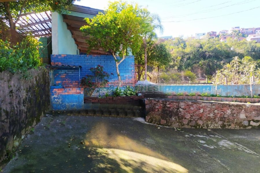 Casa com 113m², 3 dormitórios, 2 vagas, no bairro Planalto em Caxias do Sul para Comprar