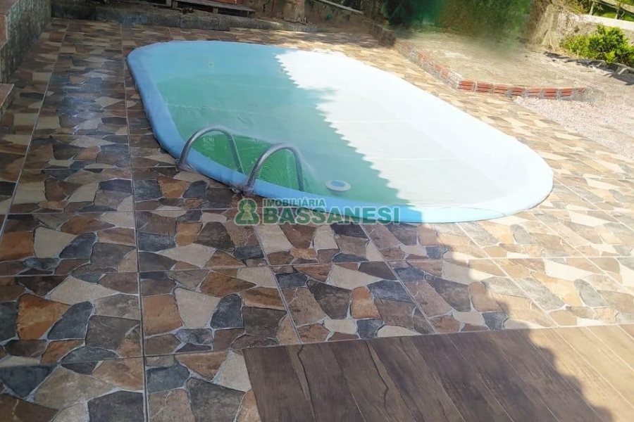 Casa com 113m², 3 dormitórios, 2 vagas, no bairro Planalto em Caxias do Sul para Comprar