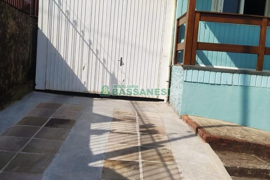 Casa com 113m², 3 dormitórios, 2 vagas, no bairro Planalto em Caxias do Sul para Comprar