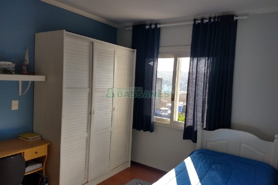 Casa com 338m², 3 dormitórios, 2 vagas, no bairro Arco Baleno em Caxias do Sul para Comprar