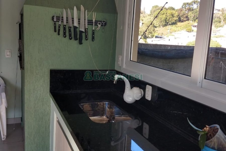 Casa com 338m², 3 dormitórios, 2 vagas, no bairro Arco Baleno em Caxias do Sul para Comprar