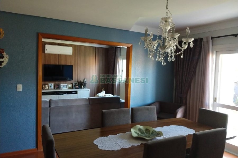 Casa com 338m², 3 dormitórios, 2 vagas, no bairro Arco Baleno em Caxias do Sul para Comprar