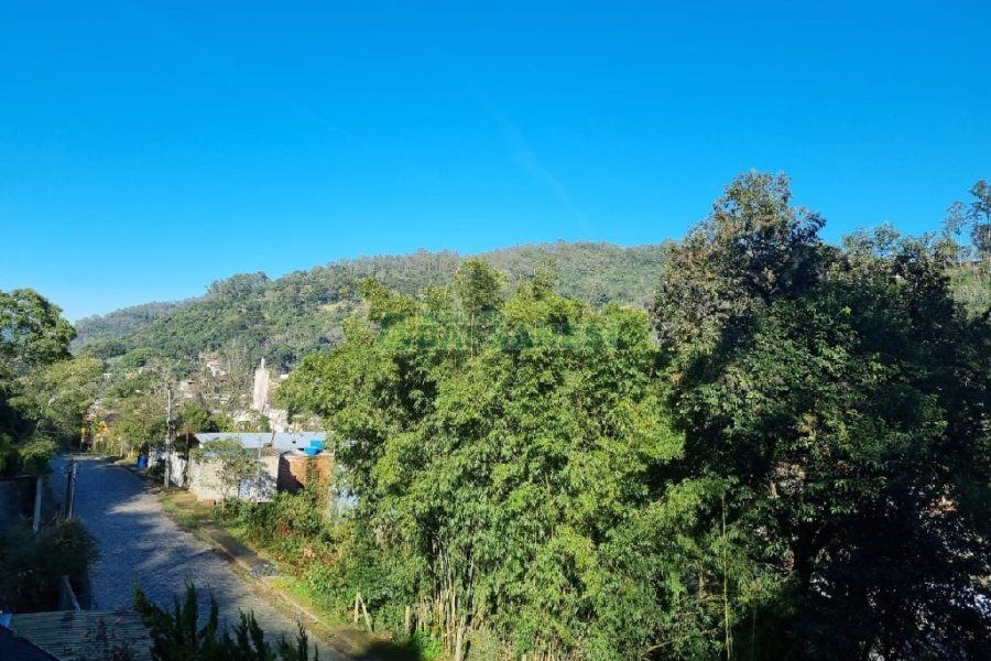 Casa com 195m², 3 dormitórios, 2 vagas, no bairro Galópolis em Caxias do Sul para Comprar