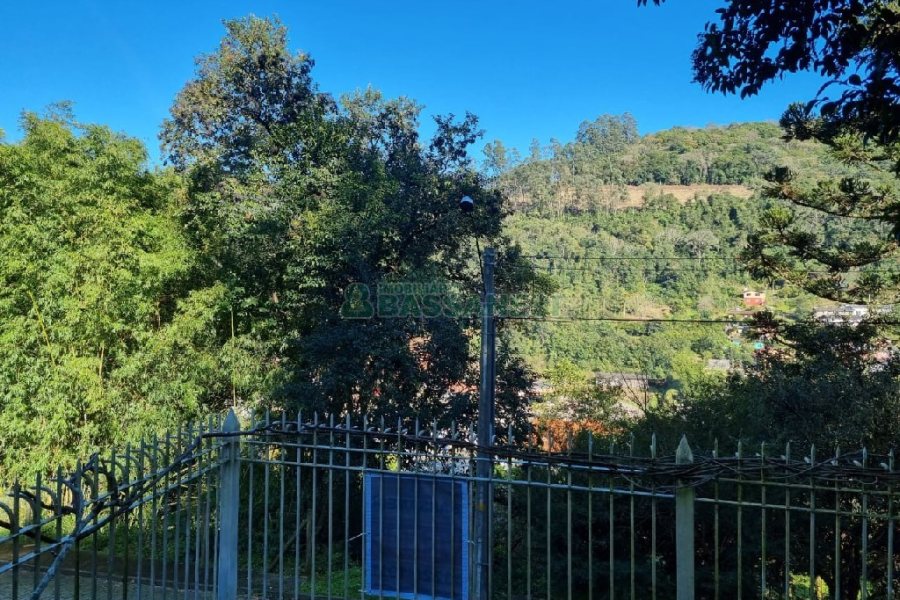 Casa com 195m², 3 dormitórios, 2 vagas, no bairro Galópolis em Caxias do Sul para Comprar