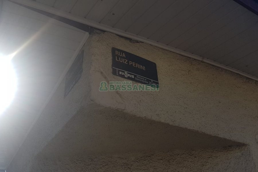 Casa Comercial, no bairro Medianeira em Caxias do Sul para Comprar