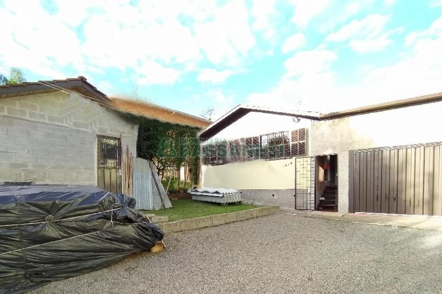 Casa com 99m², 2 dormitórios, 2 vagas, no bairro Cidade Nova em Caxias do Sul para Comprar