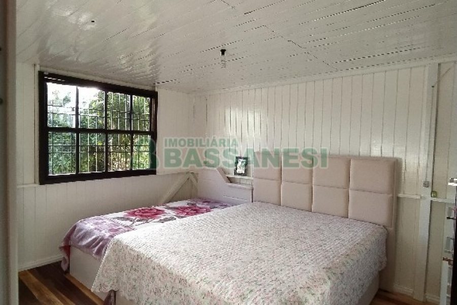 Casa com 99m², 2 dormitórios, 2 vagas, no bairro Cidade Nova em Caxias do Sul para Comprar