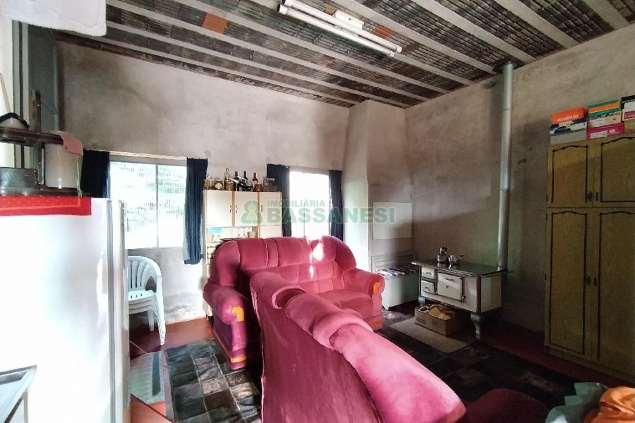 Casa com 99m², 2 dormitórios, 2 vagas, no bairro Cidade Nova em Caxias do Sul para Comprar