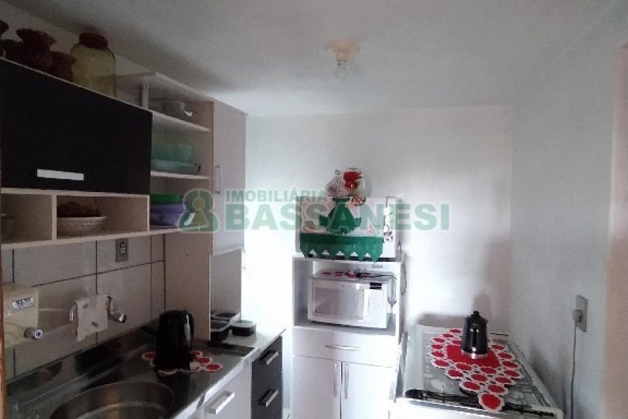 Casa com 99m², 2 dormitórios, 2 vagas, no bairro Cidade Nova em Caxias do Sul para Comprar