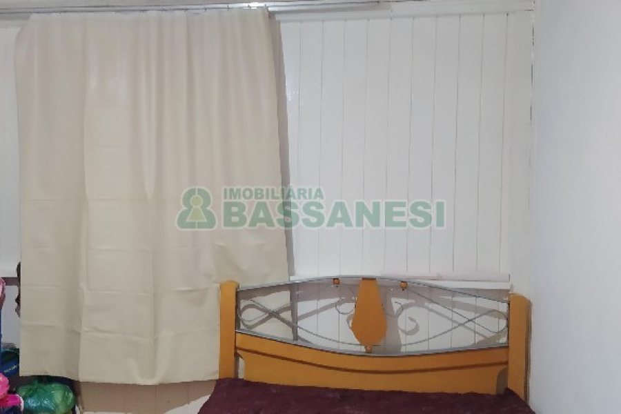 Casa com 99m², 2 dormitórios, 2 vagas, no bairro Cidade Nova em Caxias do Sul para Comprar