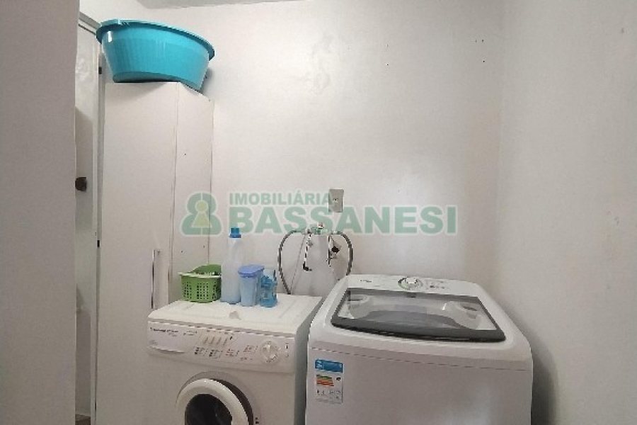 Casa com 99m², 2 dormitórios, 2 vagas, no bairro Cidade Nova em Caxias do Sul para Comprar