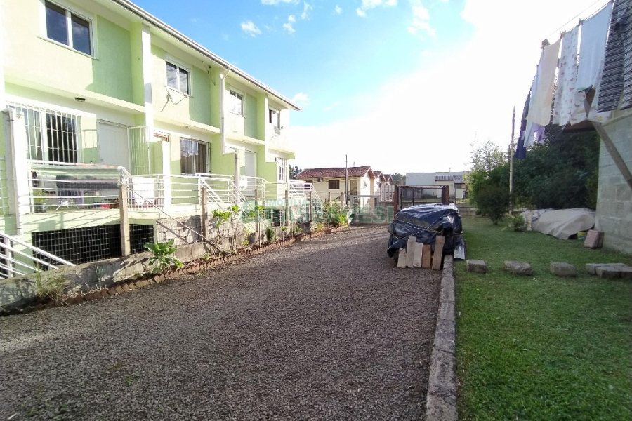 Casa com 99m², 2 dormitórios, 2 vagas, no bairro Cidade Nova em Caxias do Sul para Comprar