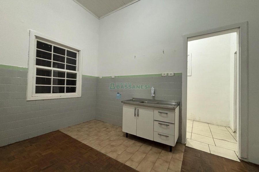 Casa com 80m², 2 dormitórios, no bairro Centro em Caxias do Sul para Alugar