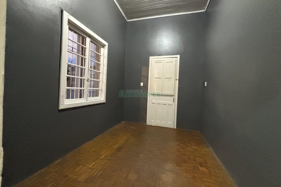 Casa com 80m², 2 dormitórios, no bairro Centro em Caxias do Sul para Alugar