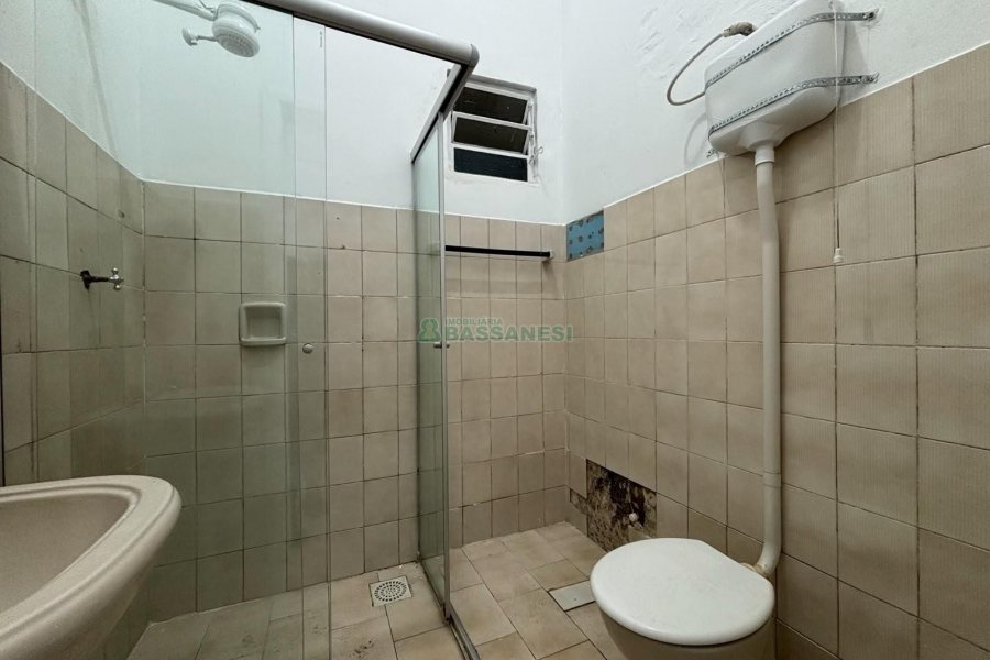 Casa com 80m², 2 dormitórios, no bairro Centro em Caxias do Sul para Alugar