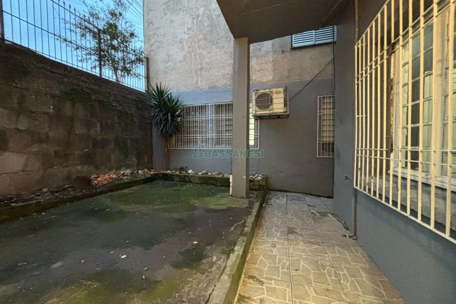 Casa com 80m², 2 dormitórios, no bairro Centro em Caxias do Sul para Alugar