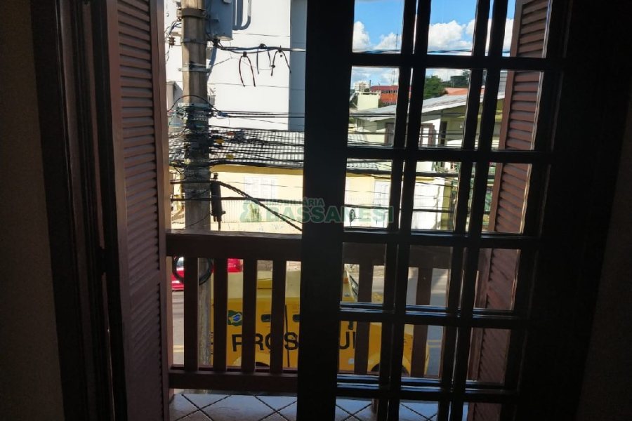 Casa com 246m², 6 dormitórios, 4 vagas, no bairro Cruzeiro em Caxias do Sul para Comprar