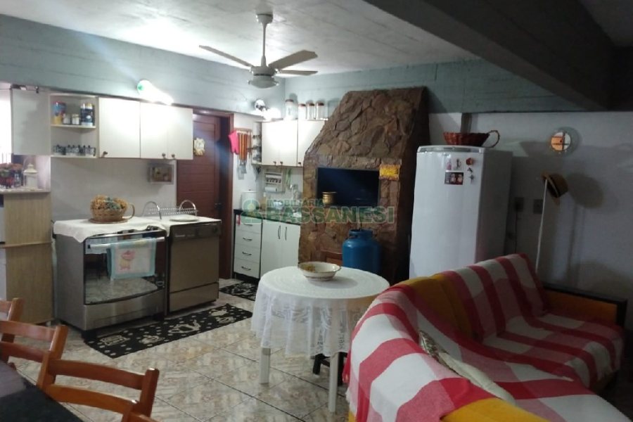 Casa com 246m², 6 dormitórios, 4 vagas, no bairro Cruzeiro em Caxias do Sul para Comprar