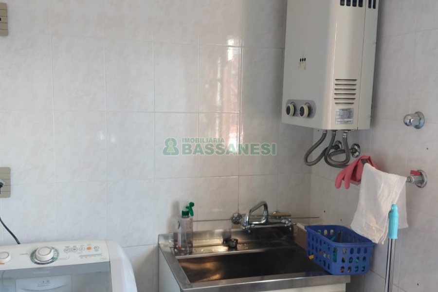 Casa com 246m², 6 dormitórios, 4 vagas, no bairro Cruzeiro em Caxias do Sul para Comprar