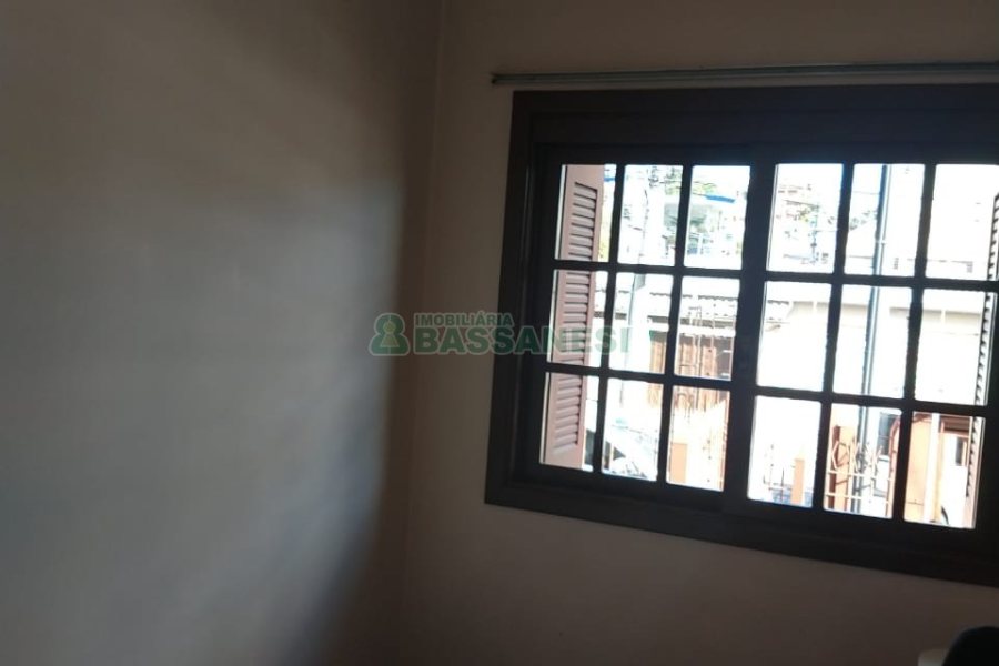 Casa com 246m², 6 dormitórios, 4 vagas, no bairro Cruzeiro em Caxias do Sul para Comprar