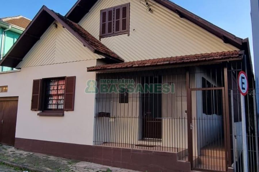 Casa com 100m², 5 dormitórios, no bairro Lourdes em Caxias do Sul para Comprar