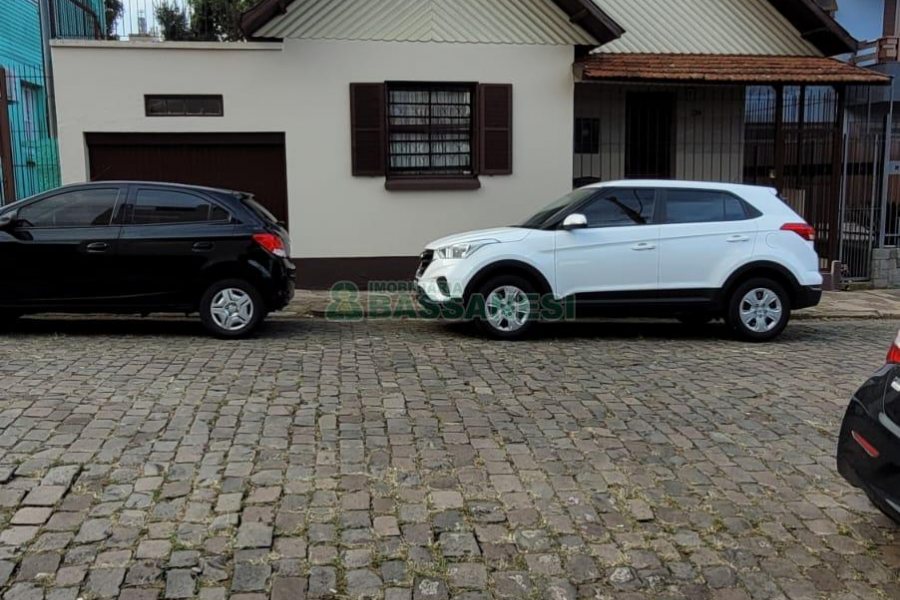 Casa com 100m², 5 dormitórios, no bairro Lourdes em Caxias do Sul para Comprar