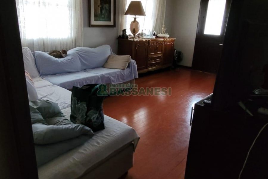 Casa com 100m², 5 dormitórios, no bairro Lourdes em Caxias do Sul para Comprar