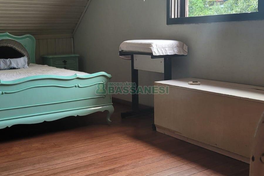 Casa com 100m², 5 dormitórios, no bairro Lourdes em Caxias do Sul para Comprar