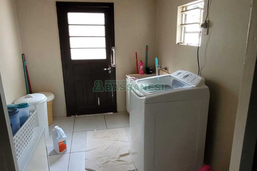 Casa com 100m², 5 dormitórios, no bairro Lourdes em Caxias do Sul para Comprar