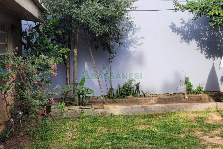 Casa com 100m², 5 dormitórios, no bairro Lourdes em Caxias do Sul para Comprar