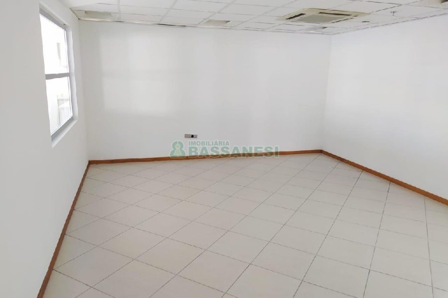 Sala com 455m², 8 vagas, no bairro Sanvitto em Caxias do Sul para Alugar