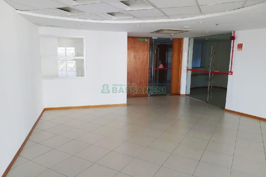 Sala com 455m², 8 vagas, no bairro Sanvitto em Caxias do Sul para Alugar