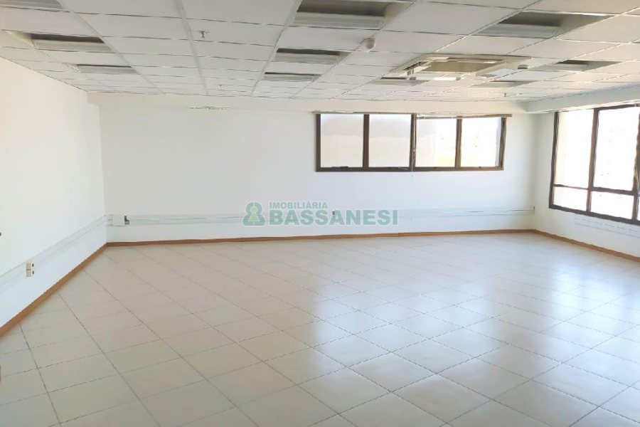 Sala com 455m², 8 vagas, no bairro Sanvitto em Caxias do Sul para Alugar