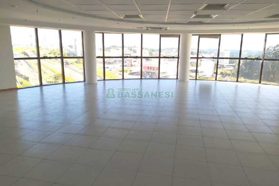 Sala com 455m², 8 vagas, no bairro Sanvitto em Caxias do Sul para Alugar