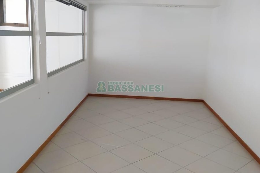 Sala com 455m², 8 vagas, no bairro Sanvitto em Caxias do Sul para Alugar