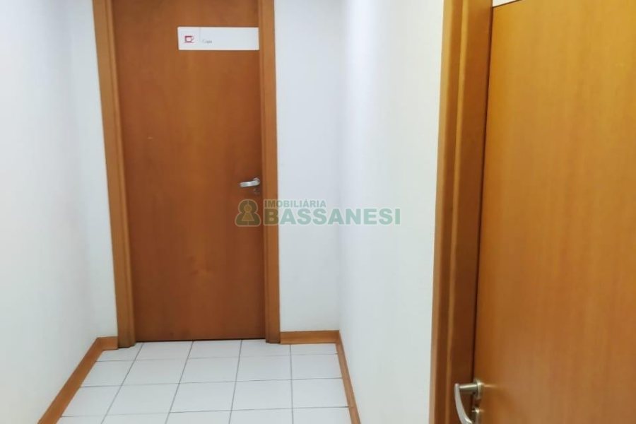 Sala com 455m², 8 vagas, no bairro Sanvitto em Caxias do Sul para Alugar
