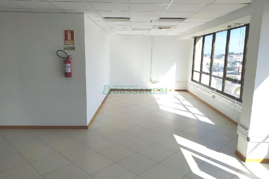 Sala com 455m², 8 vagas, no bairro Sanvitto em Caxias do Sul para Alugar
