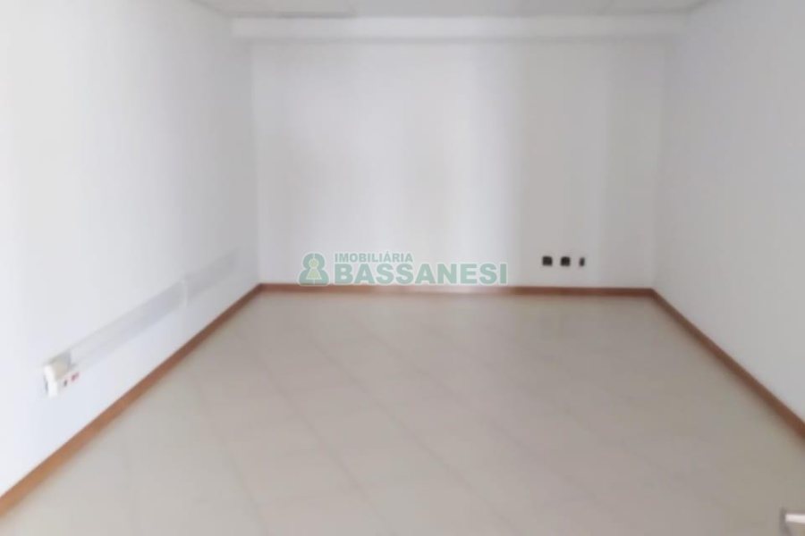 Sala com 455m², 8 vagas, no bairro Sanvitto em Caxias do Sul para Alugar