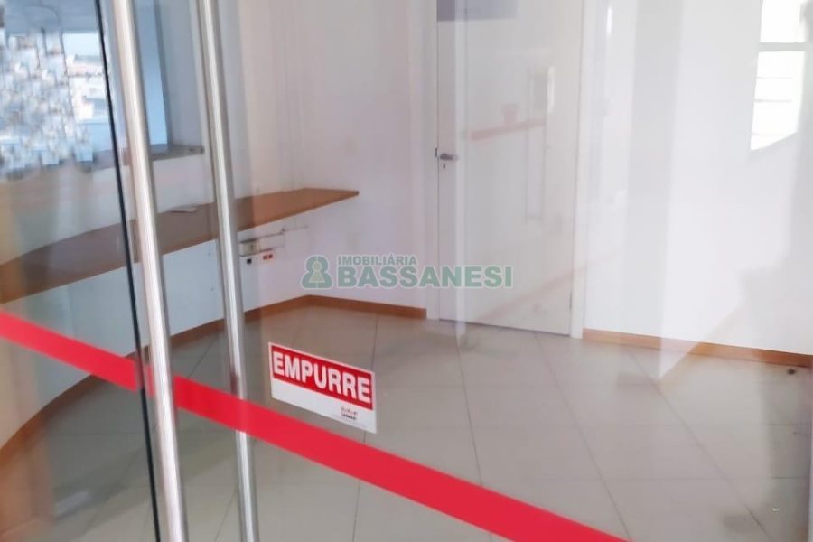 Sala com 455m², 8 vagas, no bairro Sanvitto em Caxias do Sul para Alugar