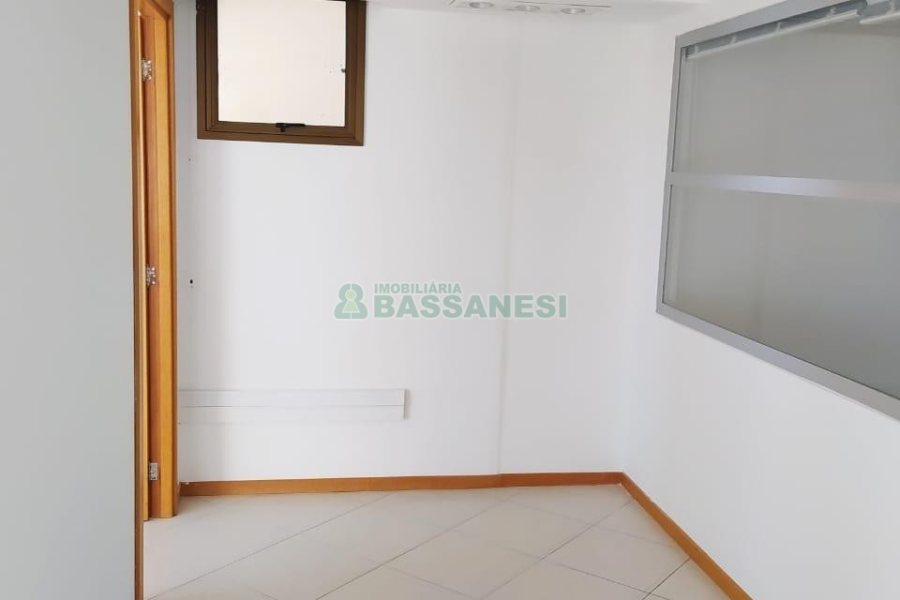 Sala com 455m², 8 vagas, no bairro Sanvitto em Caxias do Sul para Alugar