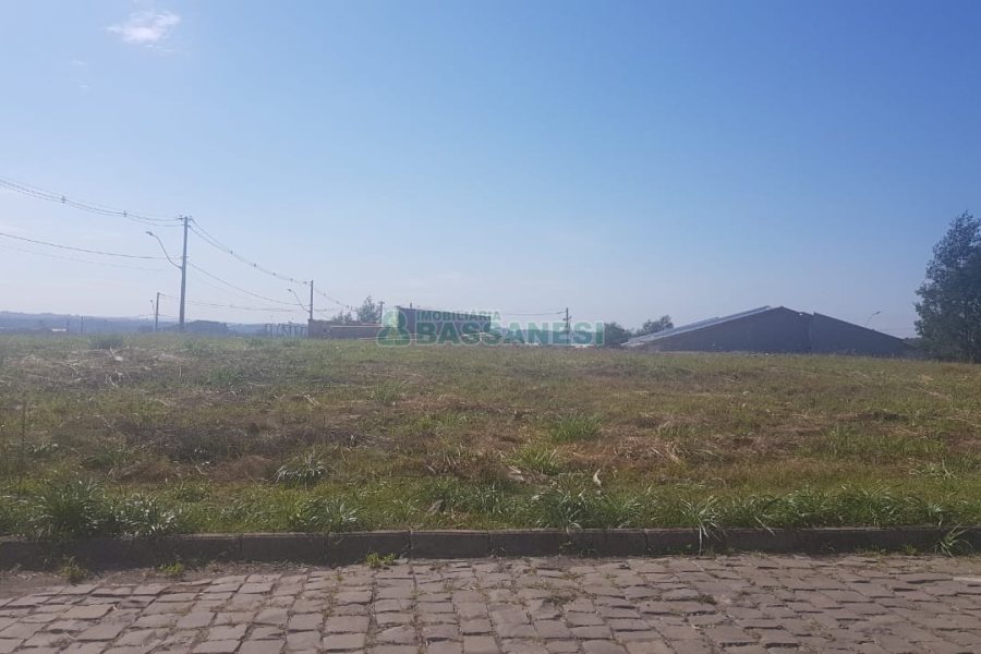 Terreno, no bairro Nossa Senhora das Graças em Caxias do Sul para Comprar