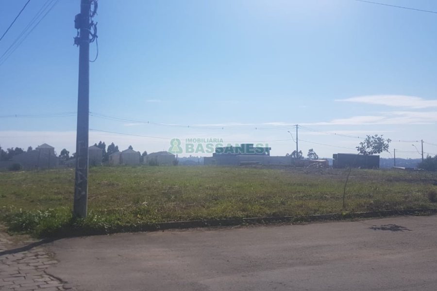 Terreno, no bairro Nossa Senhora das Graças em Caxias do Sul para Comprar