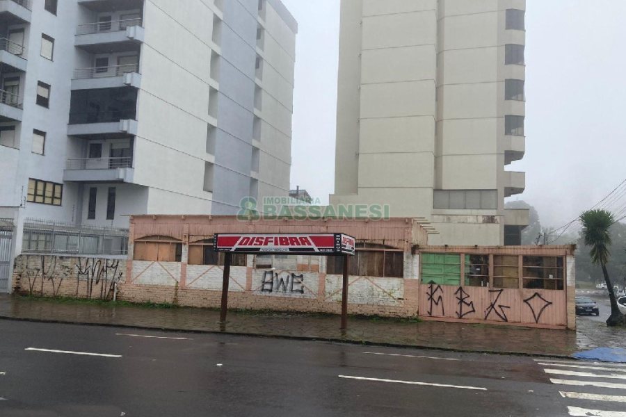 Terreno com 484m², no bairro Centro em Caxias do Sul para Alugar ou Comprar