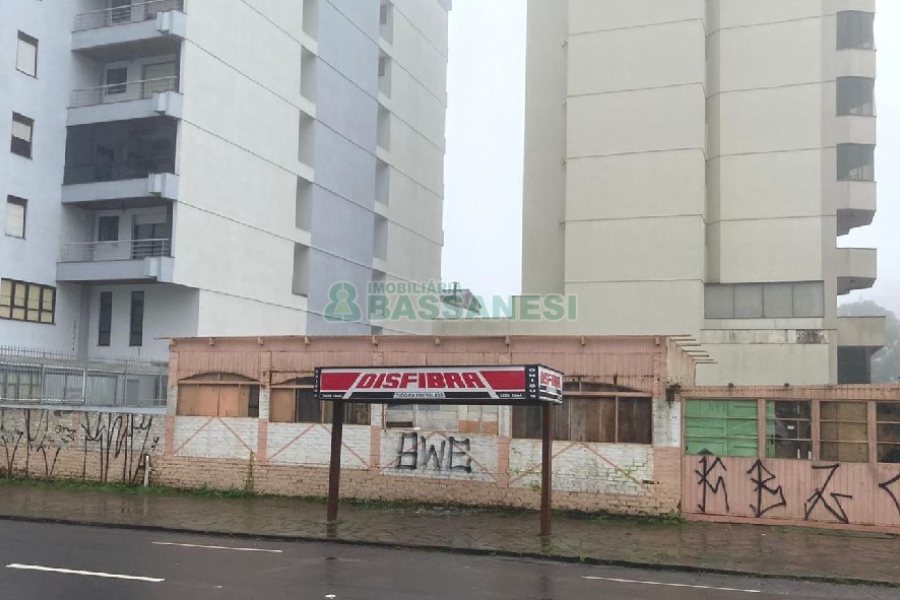 Terreno com 484m², no bairro Centro em Caxias do Sul para Alugar ou Comprar