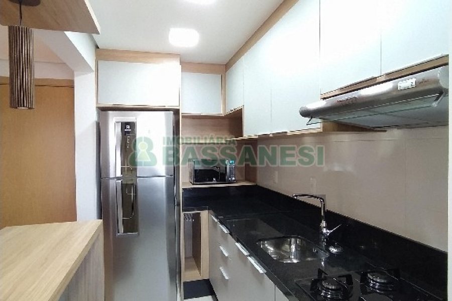 Apto Mobiliado com 54m², 1 dormitório, 2 vagas, no bairro Centro em Caxias do Sul para Alugar